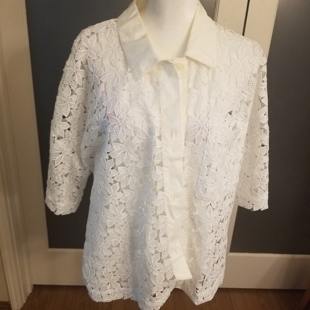 EUC Kate Spade Heavy Lace Like Button Front Top/Blouse
